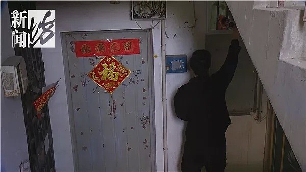 上海一老汉天天朝邻居家大门吐痰，还拿刀威胁！仅仅是因为对方…（视频/组图） - 15