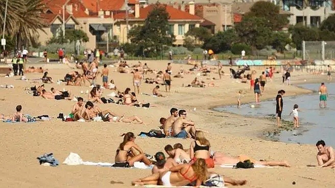 “和警察捉迷藏真太刺激了”开派对、聚众海滩...澳洲人花式违反聚众禁令，就是不把肺炎当回事（组图） - 2