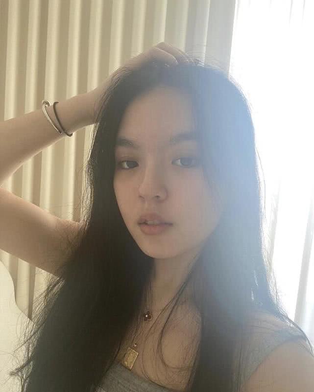 李咏18岁女儿晒美照，哈文：准大学生的问候（组图） - 2