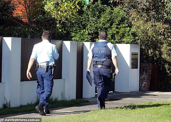 安分在家待着！警方“突袭”悉尼富人区，挨家上门检查，隔离间外出受狠罚（组图） - 4