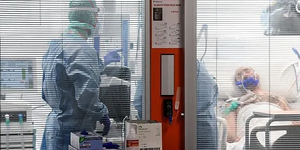 记者探访新西兰的ICU病房：穿戴完PPE后，感觉热爆了（组图） - 1