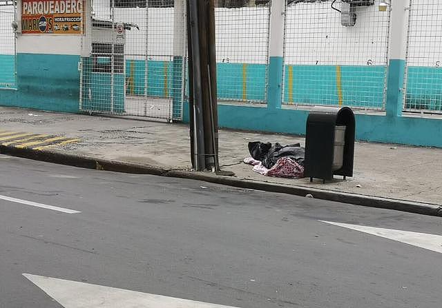 厄瓜多尔大城市街头现400具遗体，无人认领腐烂发臭，女市长求助