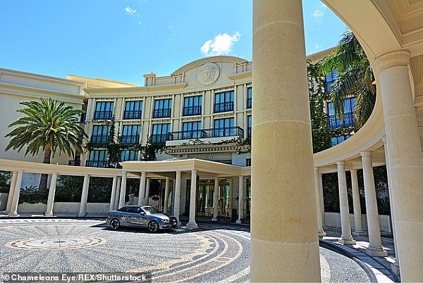 26803582-8187231-Palazzo_Versace_pictured_on_the_Gold_Coast_shut_its_doors_on_Fri-m-2_1586000137327.jpg,0