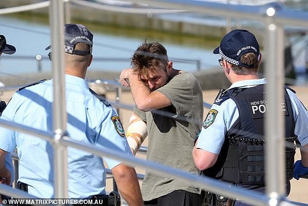 澳男无视禁令在Bondi海滩闲逛，被捕后朝警方咳嗽，扬言自己已确诊（组图） - 2