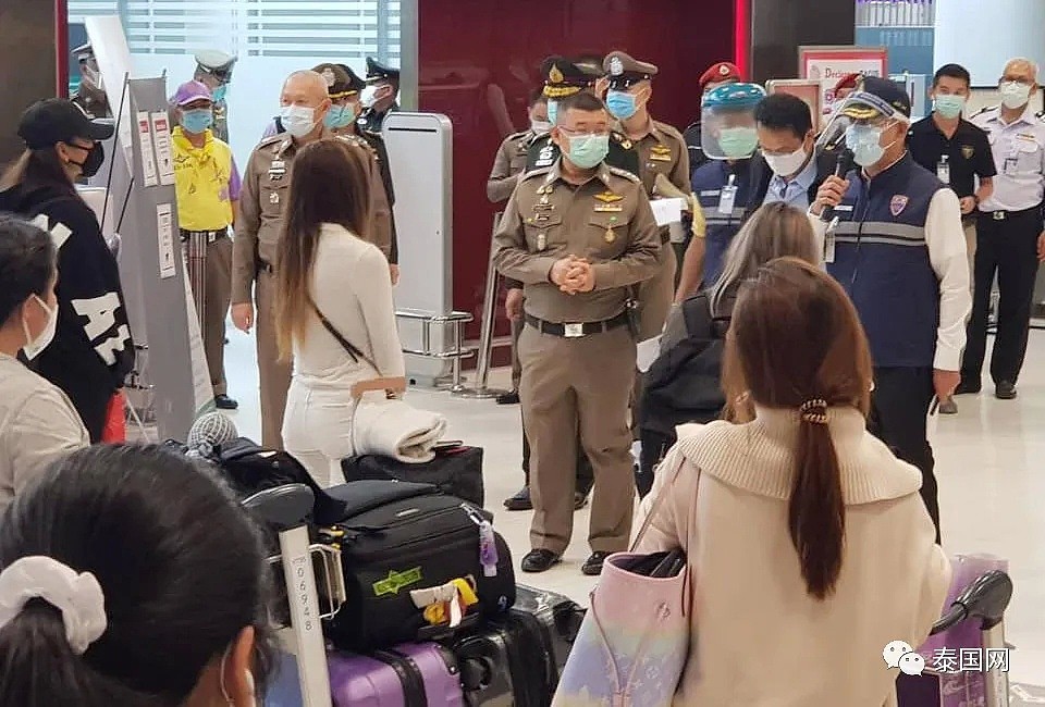 泰国又爆“逃离机场”？100多个人都管不住，机场乱成一窝蜂，防疫措施功亏一篑（组图） - 7