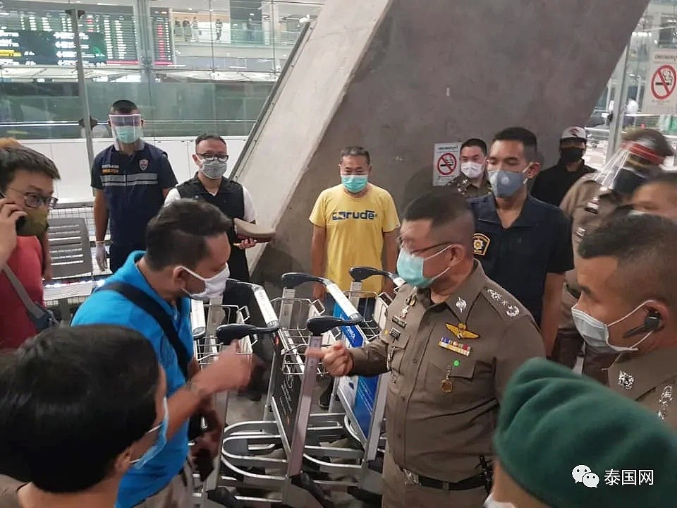 泰国又爆“逃离机场”？100多个人都管不住，机场乱成一窝蜂，防疫措施功亏一篑（组图） - 8