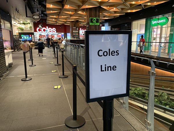 各大超市限制到店人数，澳华人区Coles外排起长龙！顾客点赞：这样做很好（组图） - 5