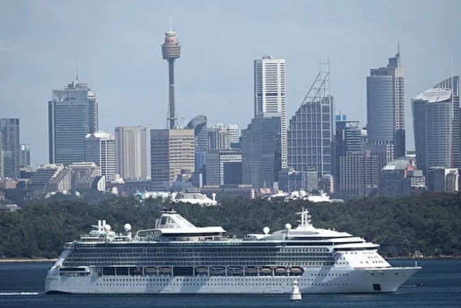 警方采取海上行动！5艘染疫邮轮驶离悉尼港，呼吸机也拟增加7500台，澳洲的患者生存机会更大了？（组图） - 2