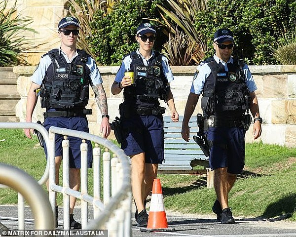 26847790-8190379-NSW_Police_officers_were_out_in_force_at_Cronulla_Beach_in_Sydne-a-2_1586156678991.jpg,0