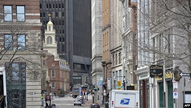 美国马萨诸萨州宣布“居家令”后，波士顿街头空空荡荡。