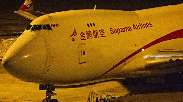 武汉解封后，首架航班飞抵悉尼！机上满载医疗物资（组图） - 3