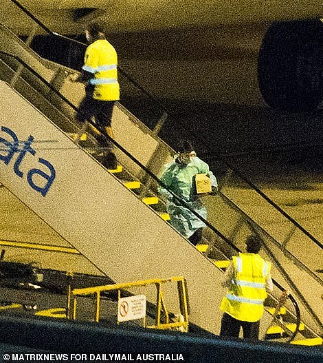 武汉解封后首架直飞航班抵达悉尼，载有90吨医疗物资！6名机组成员将自我隔离（视频/组图） - 11