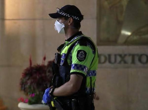 澳隔离酒店保安被要求摘下口罩！“他们说戴口罩会让客人受惊，那我们的安全谁来保障？”（组图） - 3