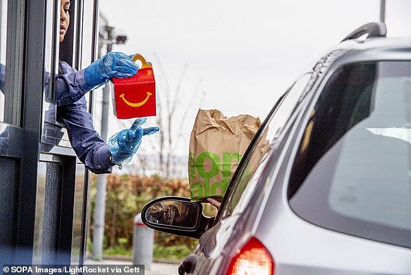 26284854-8141449-Customers_will_have_to_get_their_fast_food_fix_by_using_the_driv-a-1_1586479819571.jpg,0