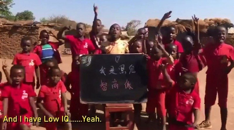 非洲網紅揭發中國歧視惡行，竟有中國人花錢要非洲兒童說出自辱字句（見圖）。（圖取自Wodemaya Facebook）