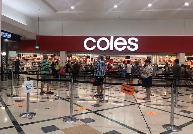实拍澳大利亚疫情期间 排队进超市 极少数人戴口罩 这不能怪他们