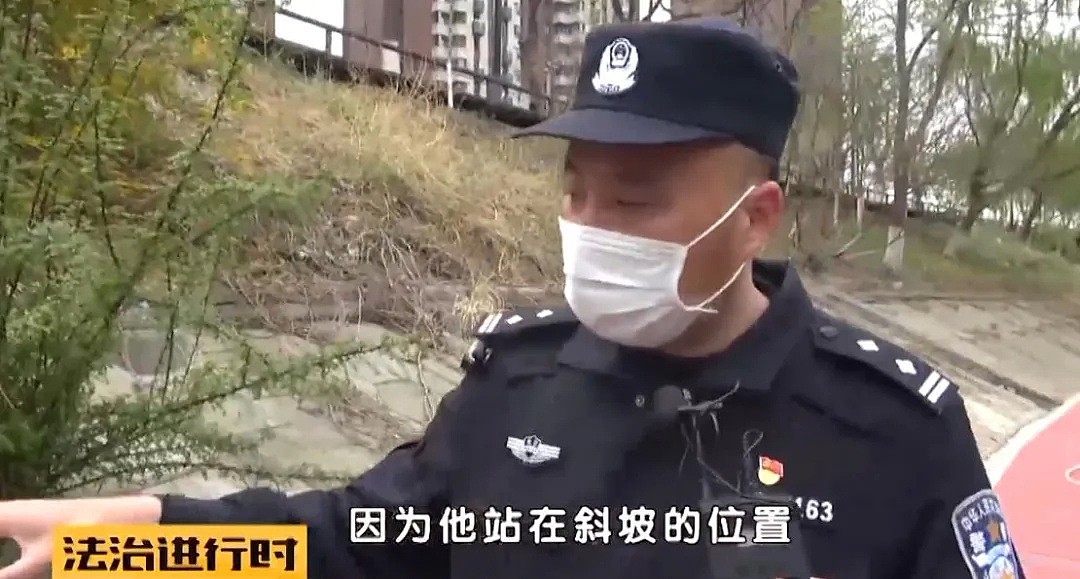 男子不戴口罩被劝说后“受刺激”，直接掏出50厘米砍刀，北京警察再次出手，网友惊呆了（视频/组图） - 10