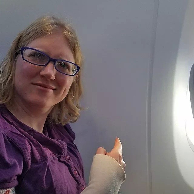澳洲华人妈妈带娃回国，全程口罩防护！刚下飞机昏倒，送医猝死，防疫人员吓懵，当心旅途中的“沉默杀手” - 37