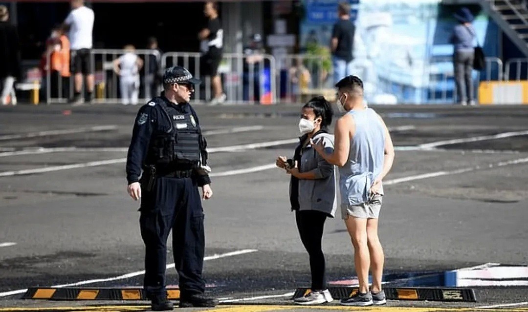 警察兄弟借个火？警方出动直升机，全澳开出100万罚金！这个州成“头铁王”（组图） - 8