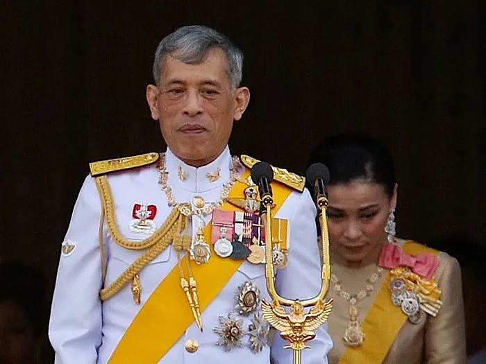 泰国王携20“妃”赴海外逃疫，后宫狗血远不止空姐、护士争宠内斗（组图） - 36