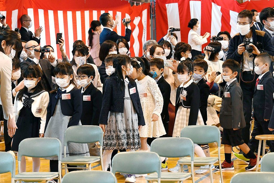 日本北海道札幌市的一所小学，摄于4月6日。