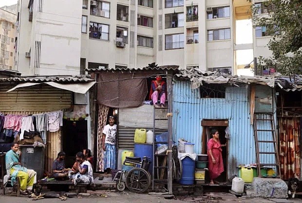 印度封城失去收入，确诊破万！数百万贫民垃圾堆中找食物（组图） - 10