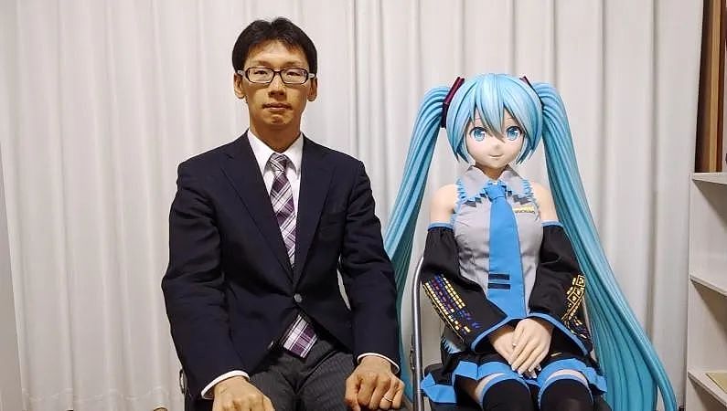 2年前花200w和初音结婚的日本死宅，他老婆到期了...（组图） - 5