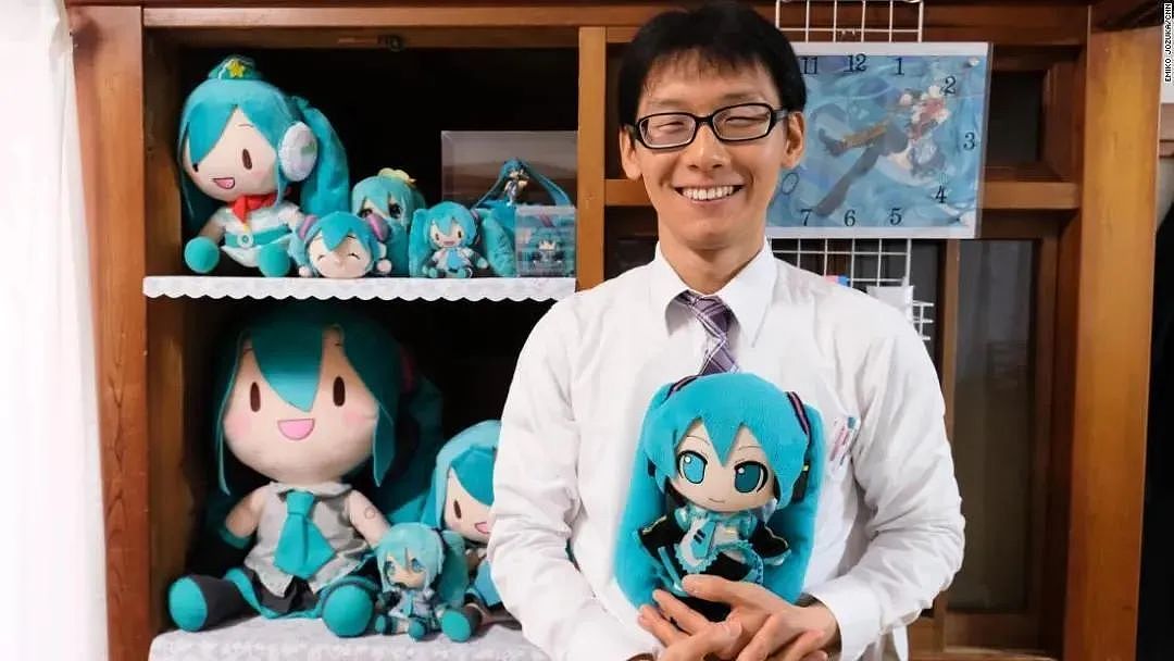 2年前花200w和初音结婚的日本死宅，他老婆到期了...（组图） - 23