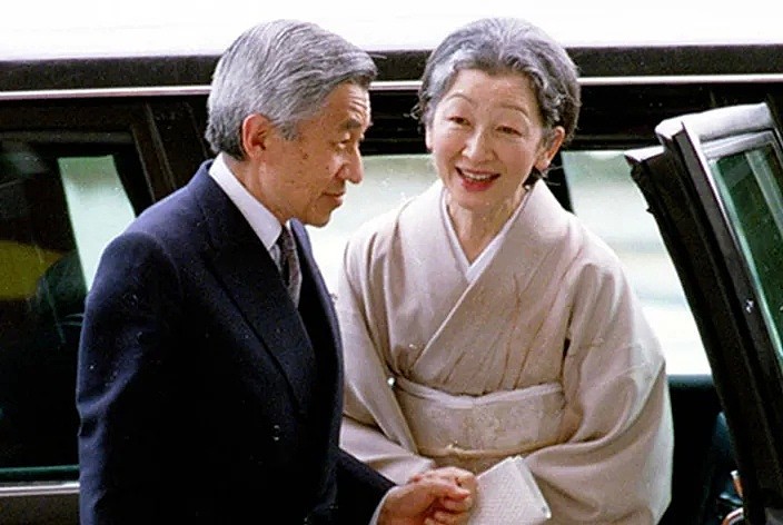 日本最美皇后，被婆婆折磨至流产！到底是和王室多大仇怨？死后都拒绝与天皇合葬（组图） - 31