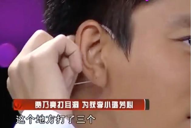 李小璐直播看点多，和一旁主播像“假脸”姐妹，疑内涵前夫贾乃亮