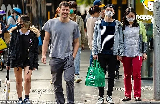 5月11日维州或逐步解封，专家预测时间线！殴打华人学生女子被保释，竟当庭窃笑，澳媒：放屁也传染病毒.... - 26