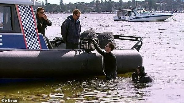 6503764-8243845-Divers_scoured_the_scene_after_the_body_was_recovered_discoverin-a-35_1587534029603.jpg,0