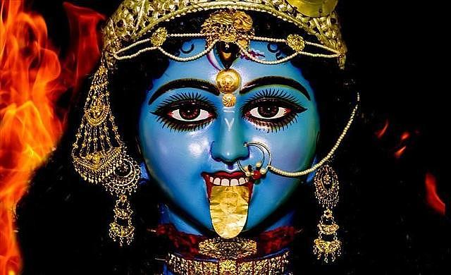 印度男子割下自己舌头，祭给神灵欲阻止疫情传播，结果不省人事