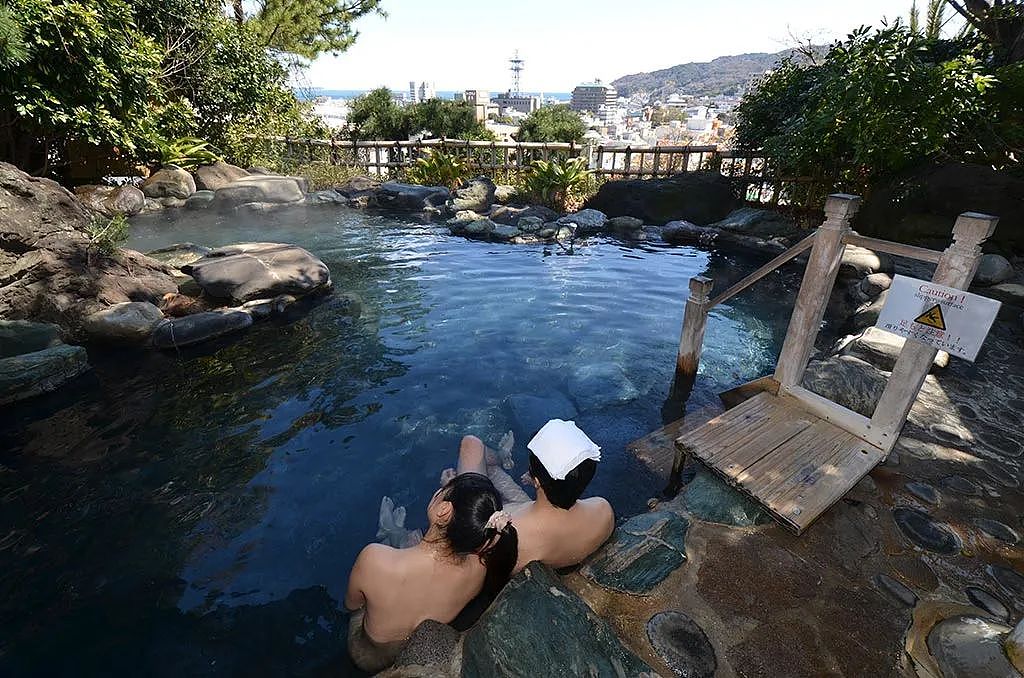 曾经毫无禁忌，日本的温泉现在还有男女混浴吗？（组图） - 1