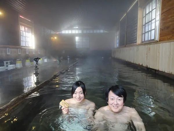 曾经毫无禁忌，日本的温泉现在还有男女混浴吗？（组图） - 7