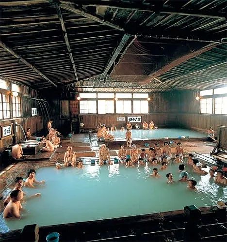 曾经毫无禁忌，日本的温泉现在还有男女混浴吗？（组图） - 8