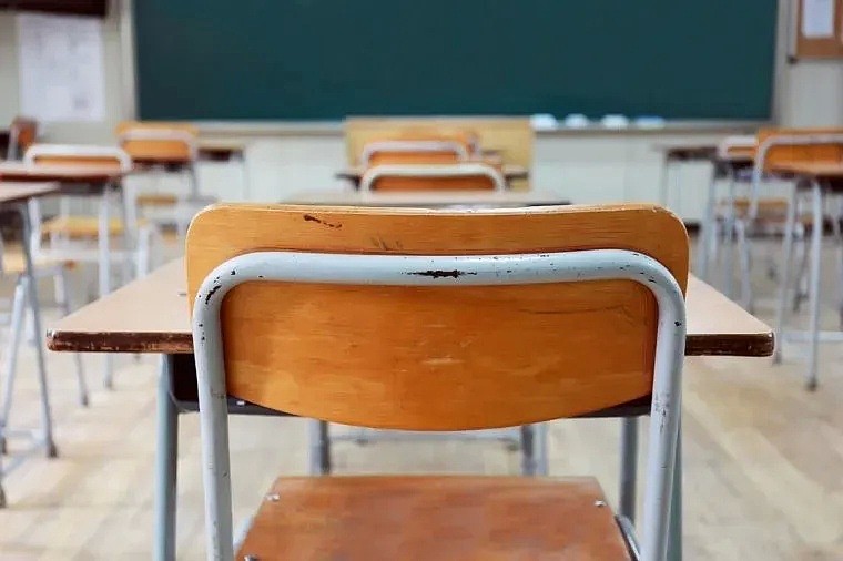 昆州开学第一天网崩了，家长快被逼疯，学校出席率低至10% - 2