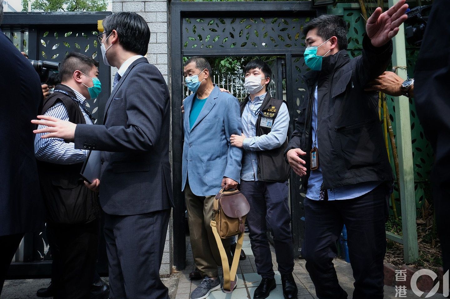 涉参与去年3次非法集结，4月18日香港警方再次拘捕黎智英。（香港01）