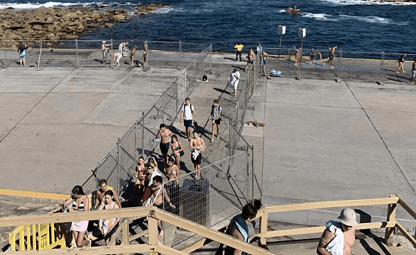 “谁定的法律？” 悉尼男子强行下海游泳被拦，抱怨公民自由遭剥夺（组图） - 5