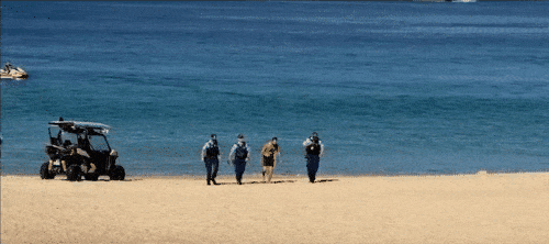 “谁定的法律？” 悉尼男子强行下海游泳被拦，抱怨公民自由遭剥夺（组图） - 3