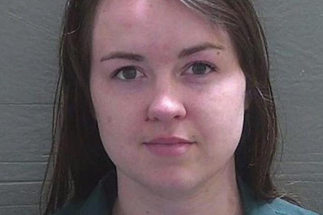 美国27岁女保姆涉嫌侵犯儿童并上传不雅视频到成人网站，被捕入狱
