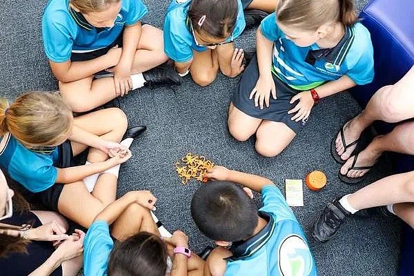 隔离限制正在逐步放宽，澳总理表示优先任务是让孩子重返校园 - 6