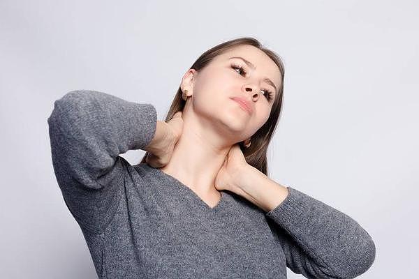 颈部出现这些异常表现，有可能是甲状腺癌到来的信号，不可拖延！