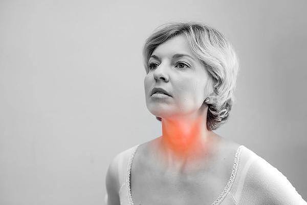 颈部出现这些异常表现，有可能是甲状腺癌到来的信号，不可拖延！