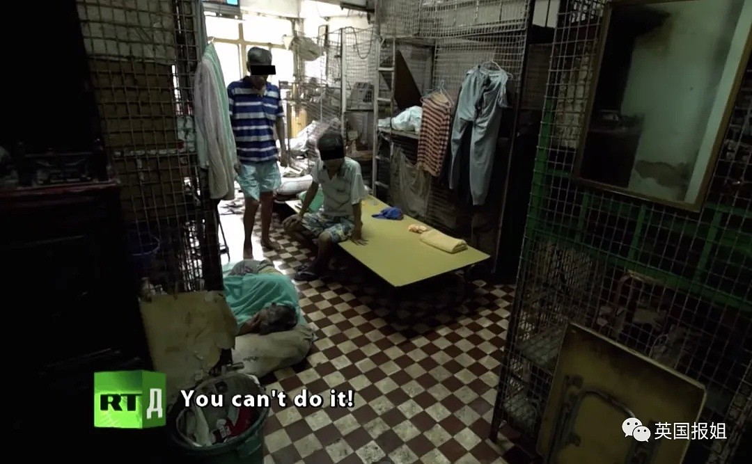 香港穷人的窒息生活：睡笼子，住垃圾堆，被富人疯狂吸血（组图） - 14