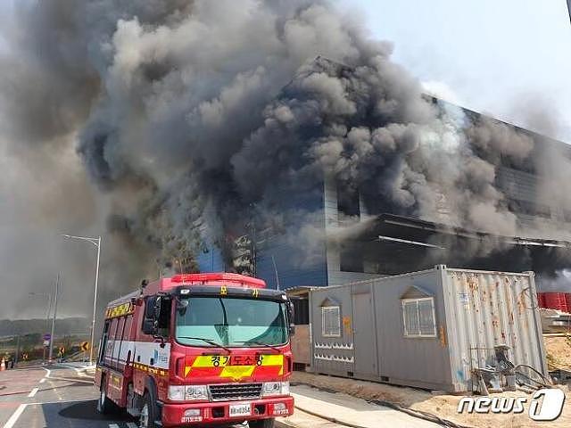 突发！韩国一在建物流仓库大火 已致36人死亡