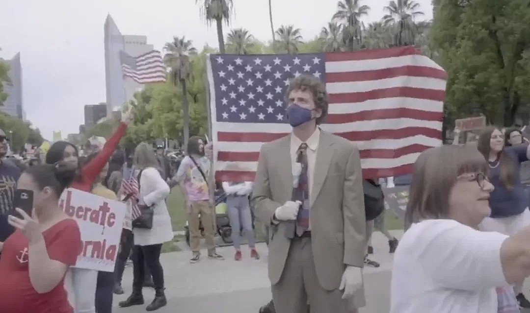 笑喷！美国反封城游行上，抗议者一句话暴露智商，记者都傻了（视频/组图） - 34