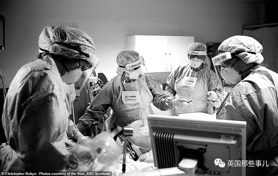 专家打脸英国日检测数据！BBC摄影师拍下ICU病房里的心碎时刻（组图） - 13