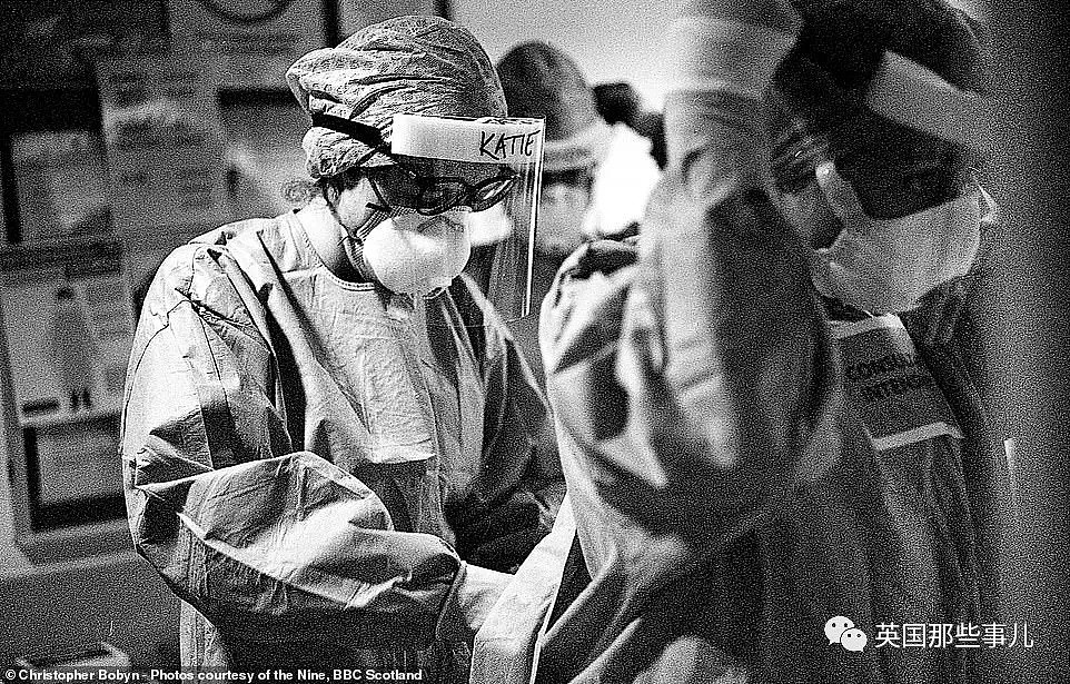 专家打脸英国日检测数据！BBC摄影师拍下ICU病房里的心碎时刻（组图） - 15