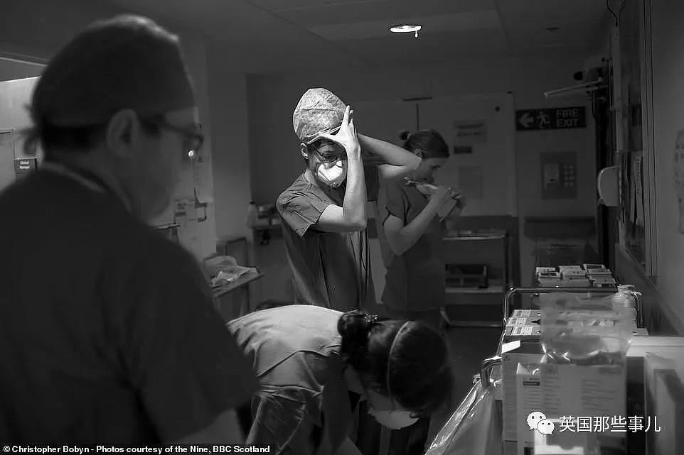 专家打脸英国日检测数据！BBC摄影师拍下ICU病房里的心碎时刻（组图） - 20